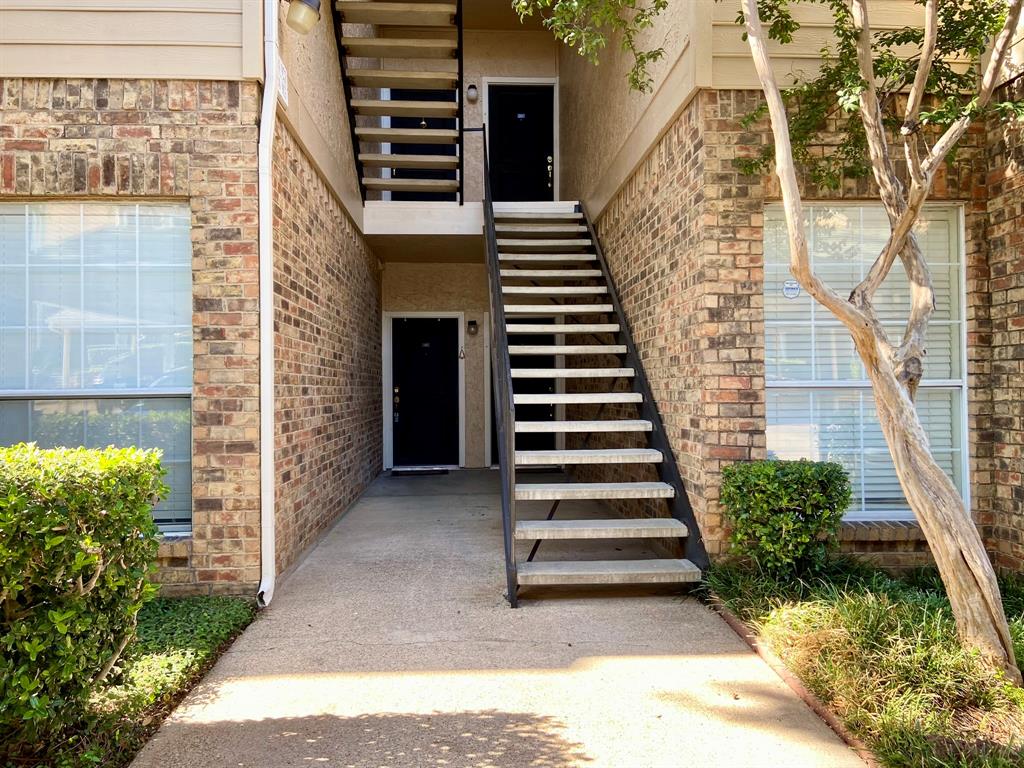 a view of a entryway in front of house