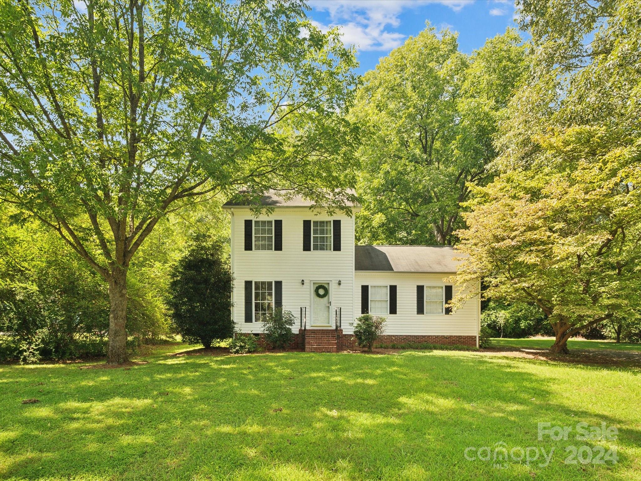 a view of a house with a backyard