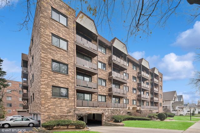 $239,000 | 121 South Vail Avenue, Unit 407 | Arlington Heights