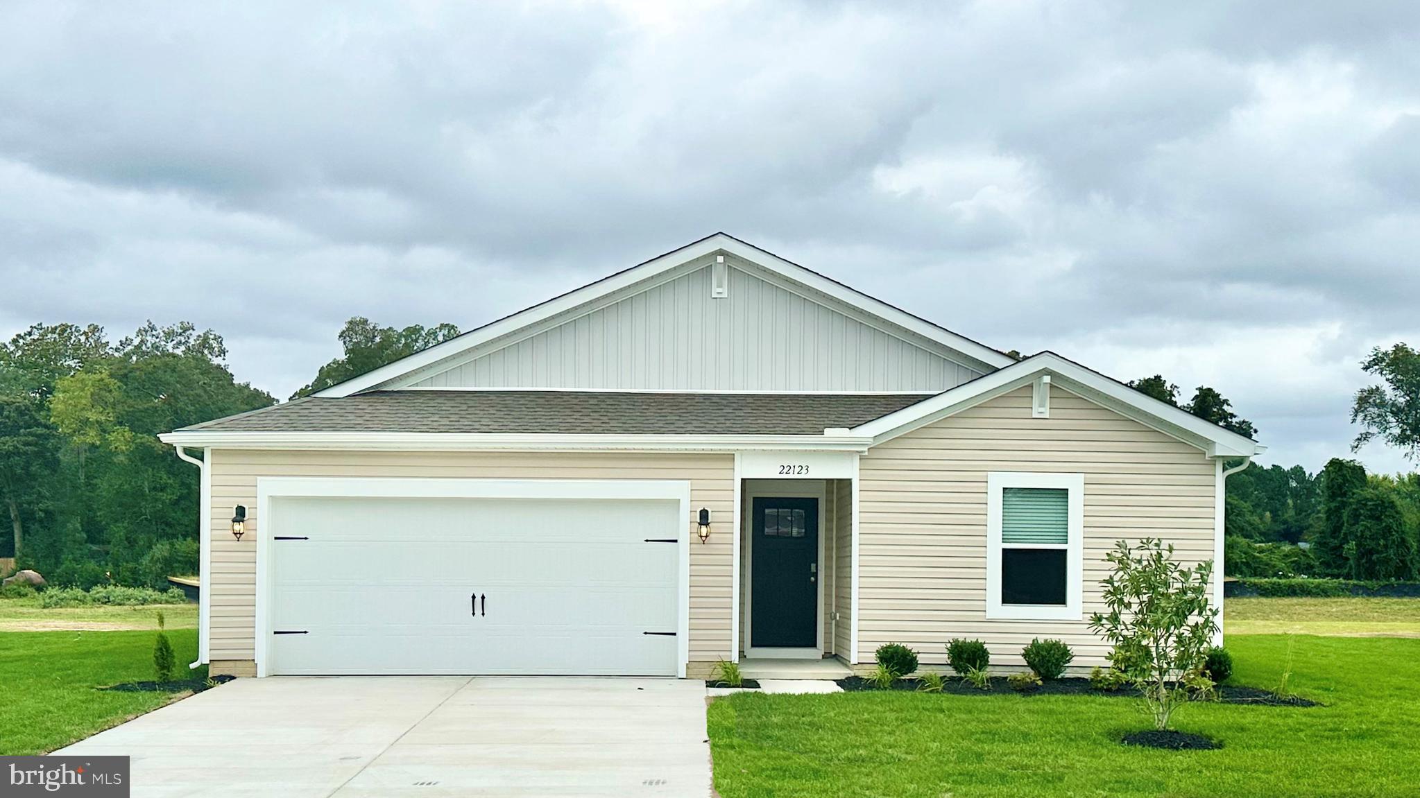 a front view of house with yard