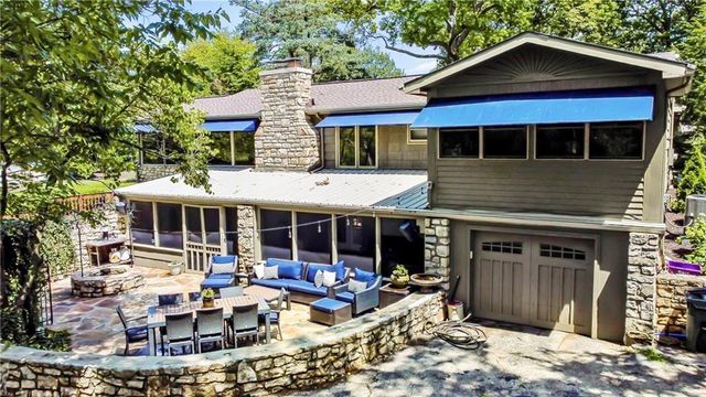 $695,000 | 410 Hillcrest Road East | Shawnee Mission