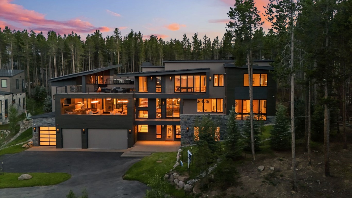 Step into your luxury mountain haven at 119 Boulder Circle!