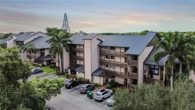 $2,200 | 121 Southwest 96th Terrace, Unit 303 | Jacaranda