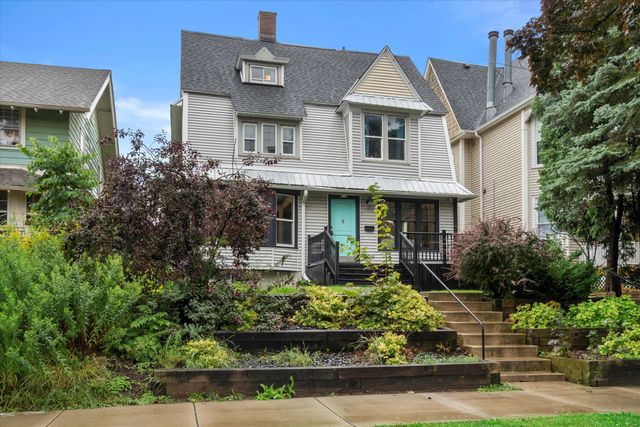 $575,000 | 2734 North Maryland Avenue | Murray Hill