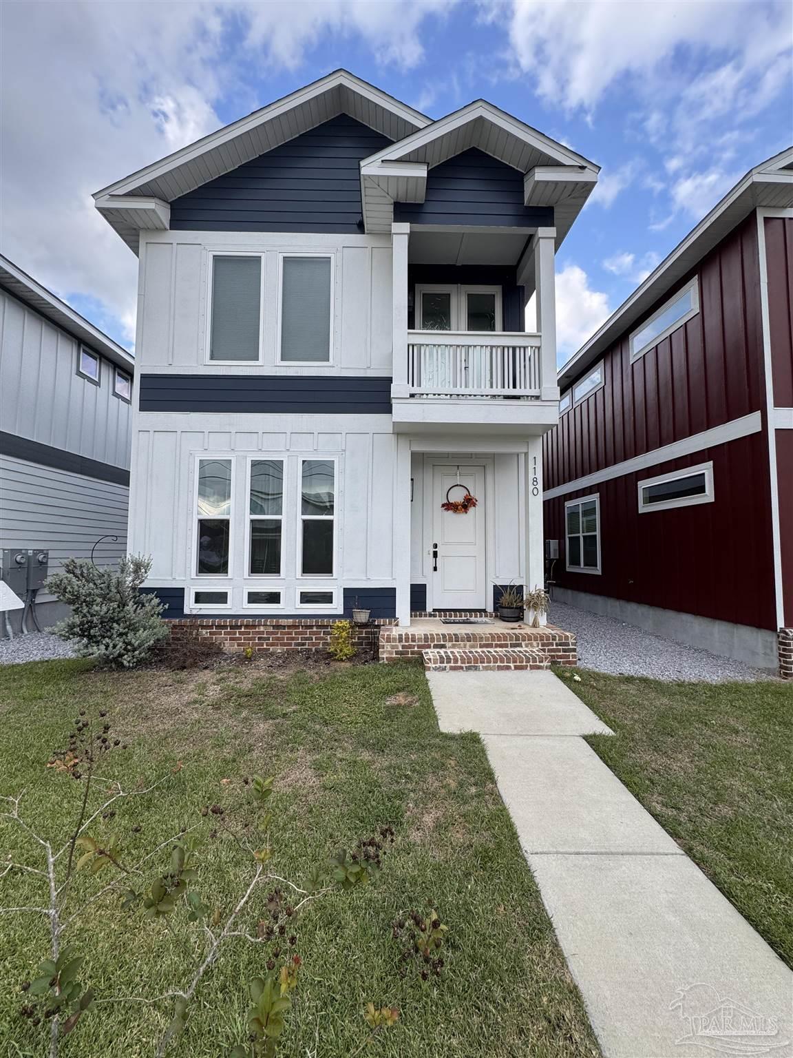 a view of a house with backyard and porch