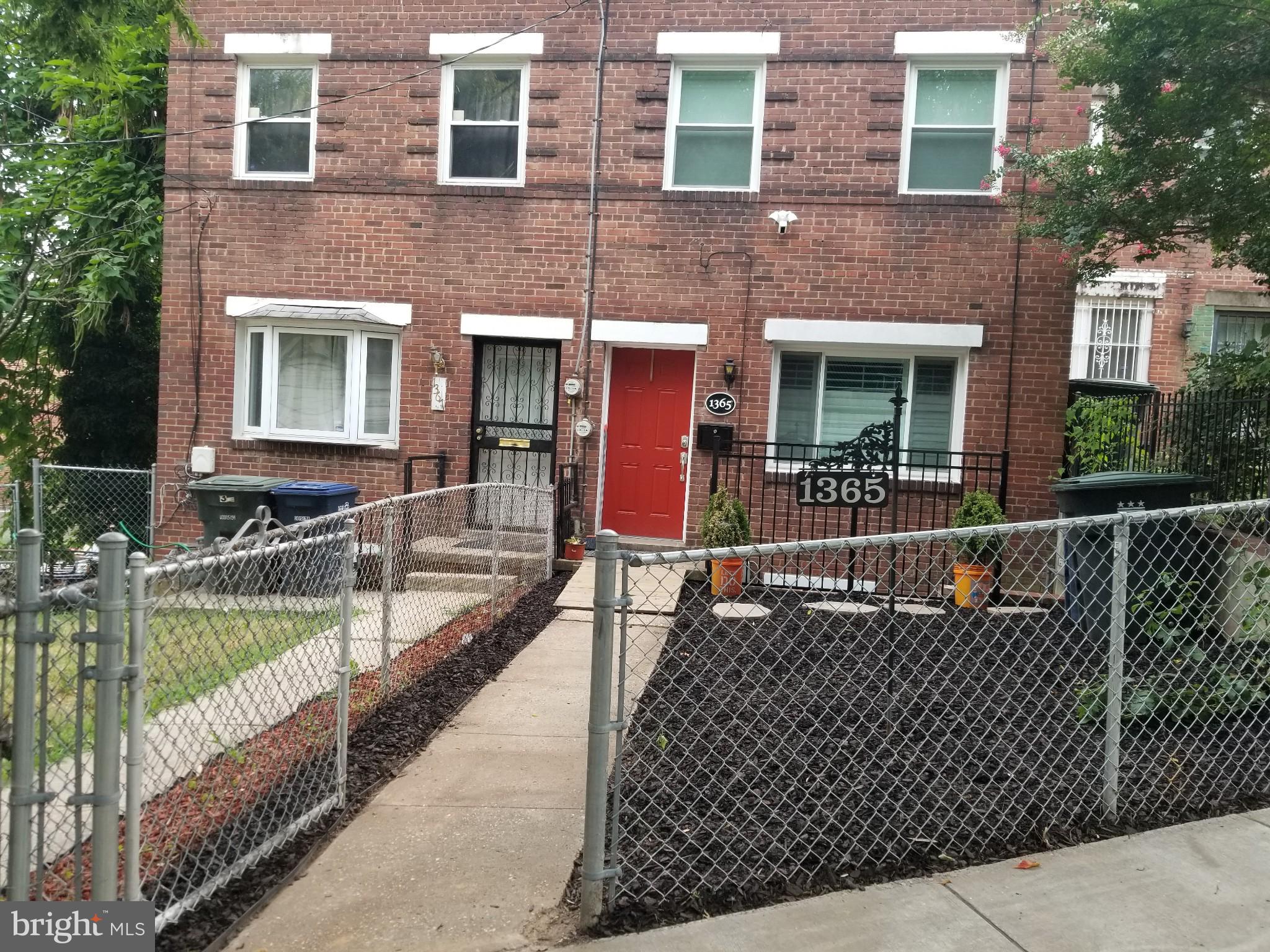 a view of house with outdoor seating space