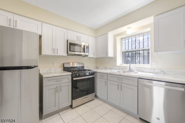 $2,300 | 14 Birks Place, Unit 1 | Upper Clinton Hill