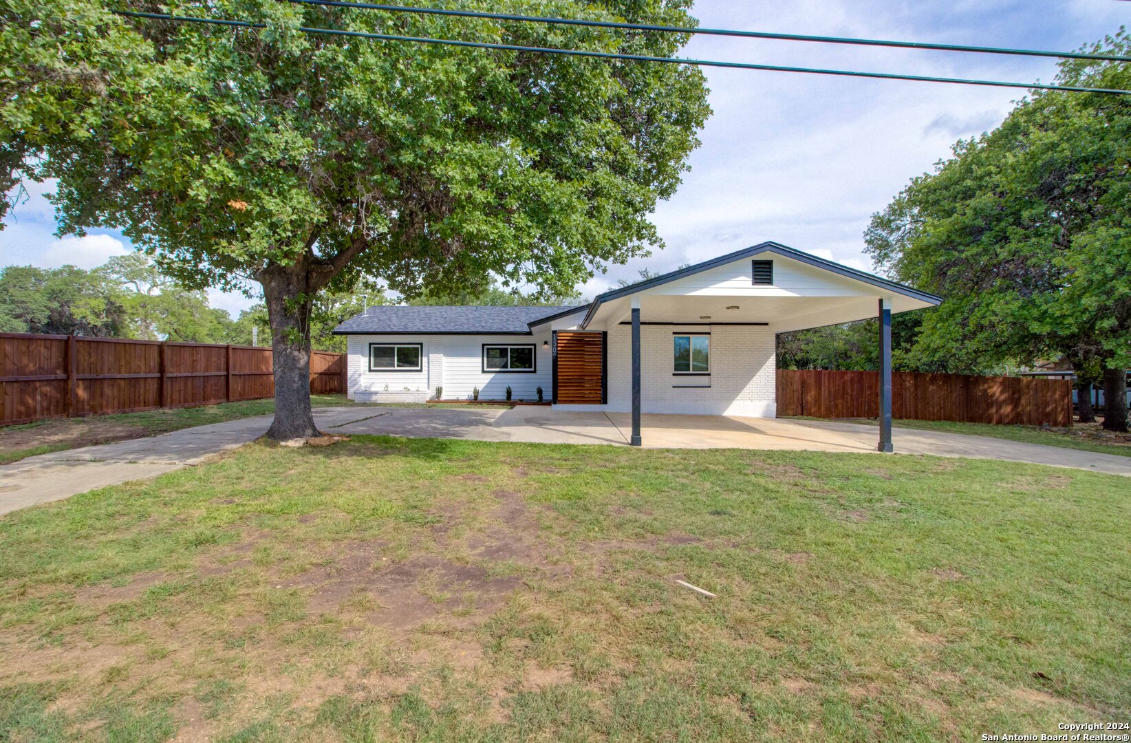 a view of a house with backyard and porch