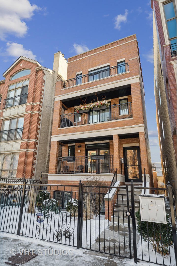 2941 North Damen Avenue, Unit 1, Chicago, IL 60618