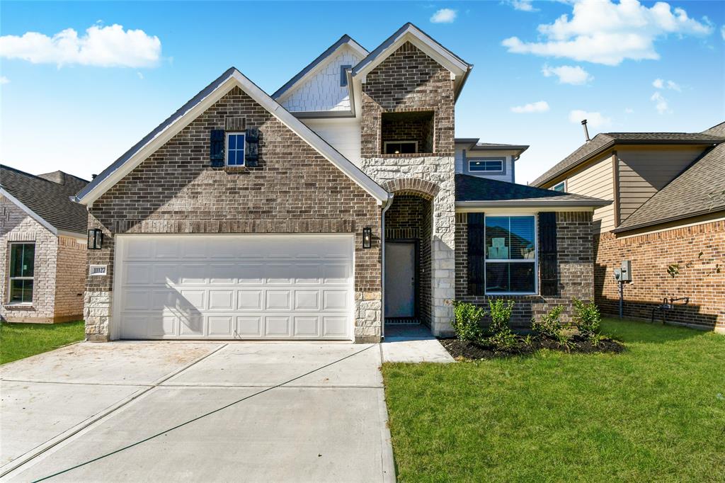 Welcome home to 11127 Snapdragon Field Drive located in Sheldon Ridge and zone to Sheldon ISD.