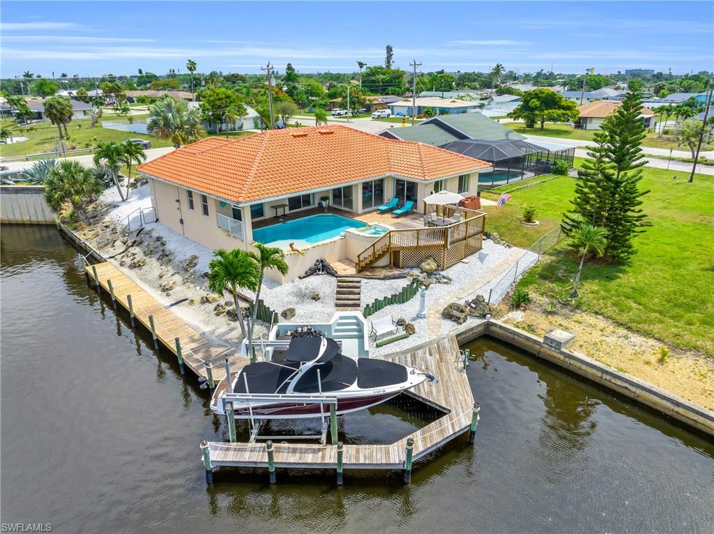 an aerial view of residential house with outdoor space and lake view