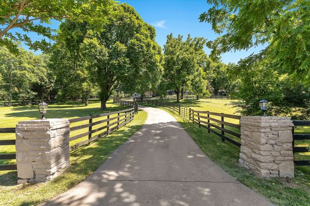 $2,750,000 | 1702 Old Hickory Boulevard | Otter Creek