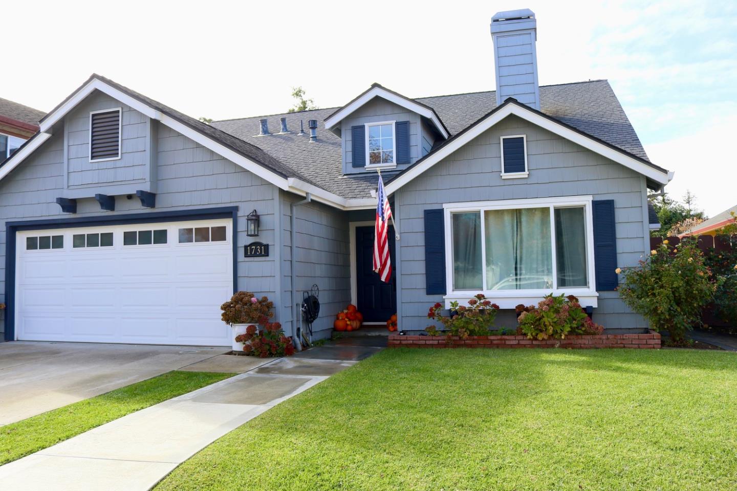 a front view of house with yard