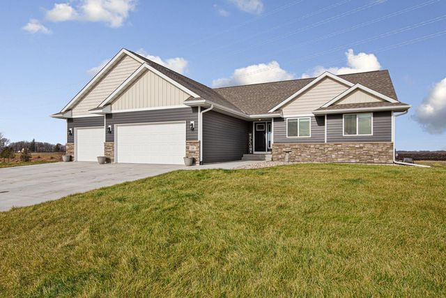 $624,900 | 18 Sunset Court | North Mankato