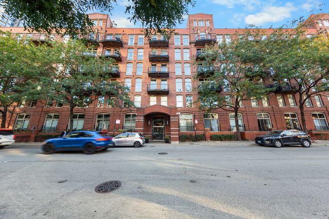 $545,500 | 550 North Kingsbury Street, Unit 214 | River Bank Lofts