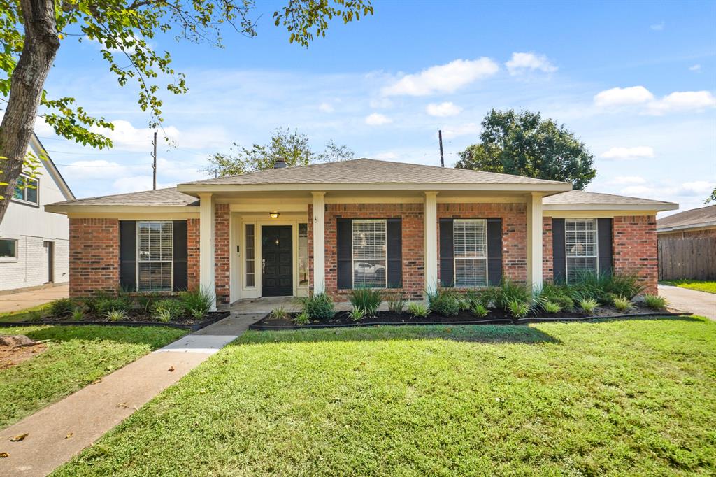 Welcome home to 107 Asheboro Drive in the West Memorial community.