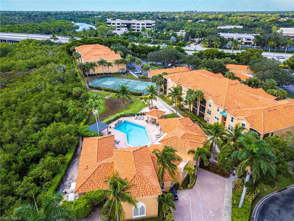 Birds eye view of property