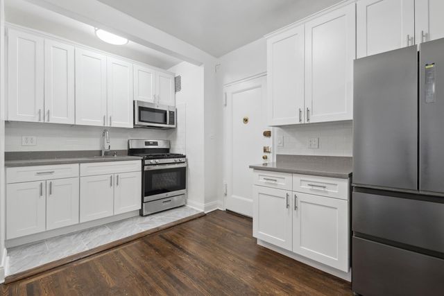 $529,000 | 125 Hawthorne Street, Unit 4H | Prospect Lefferts Gardens