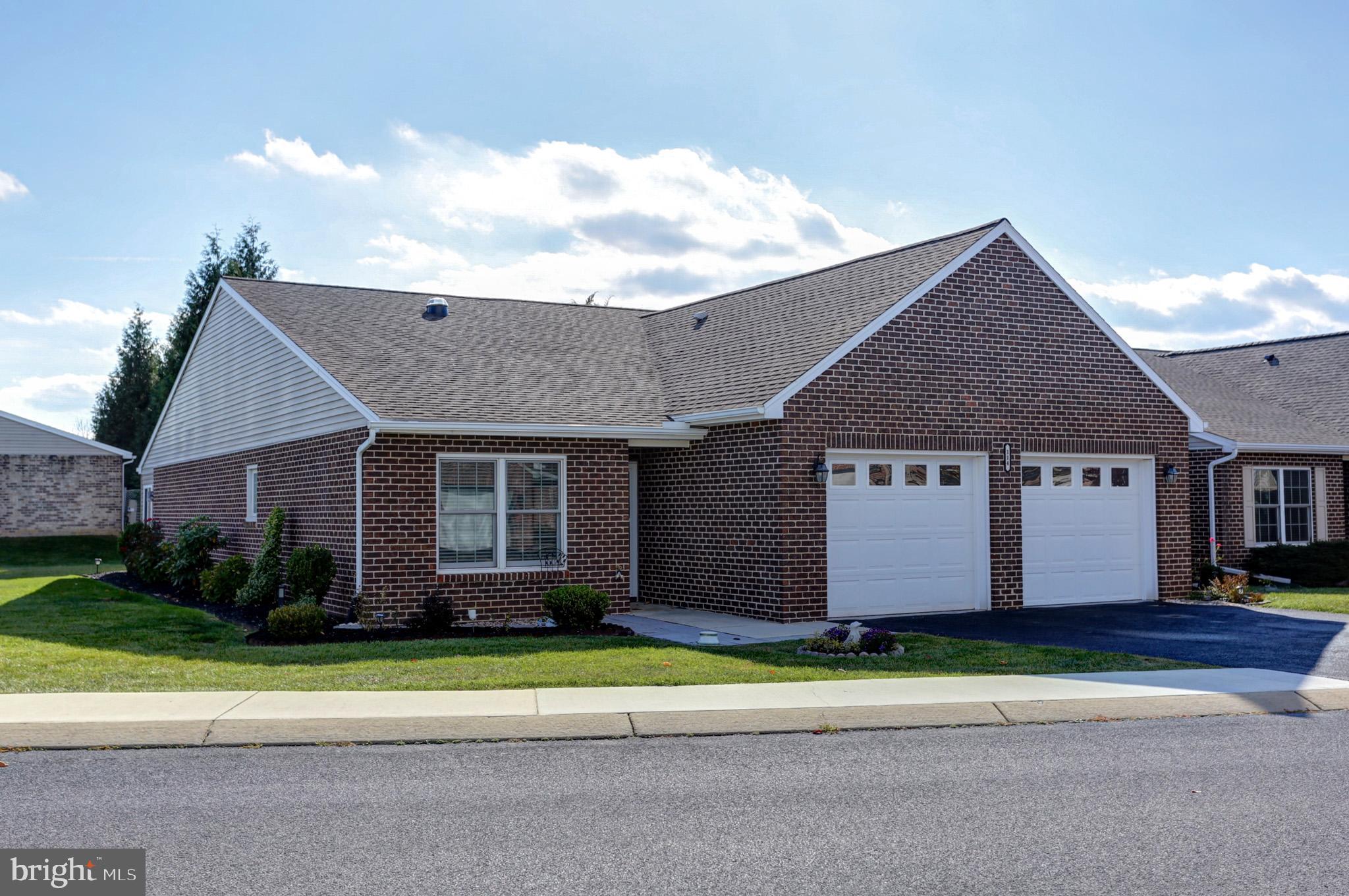 a front view of house with garage and yard