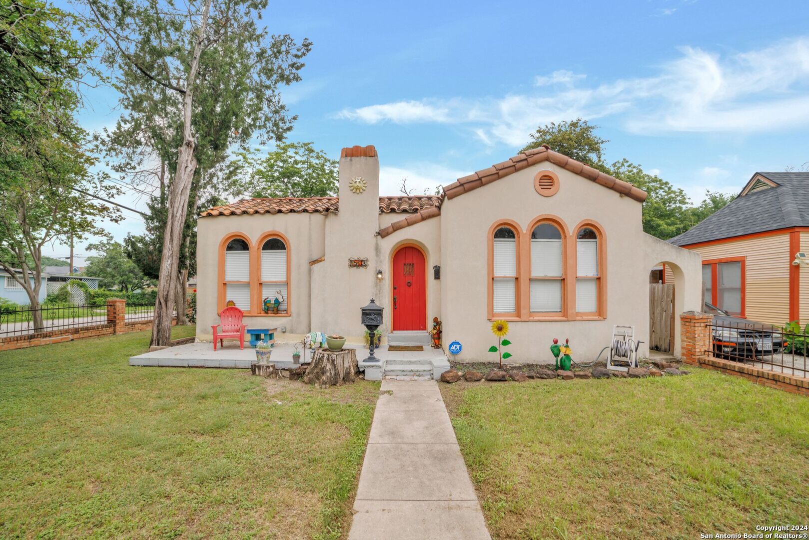 a front view of house with yard and entertaining space