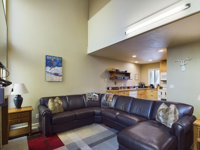 $615,000 | 2422 Indian Springs Lane, Unit 2422 | Sun Valley