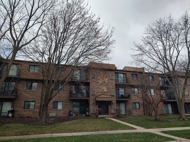 $199,900 | 129 West Brandon Court, Unit 33 | Palatine