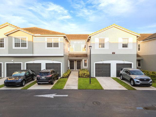 $379,000 | 3102 Grandiflora Drive | Greenacres