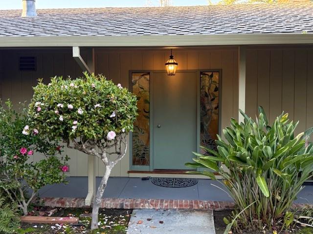 a front view of house with yard