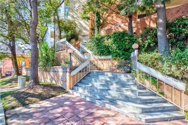 $875,000 | 3315 Griffith Park Boulevard, Unit 101 | Los Feliz