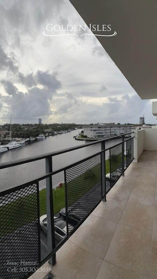 a view of terrace with city view