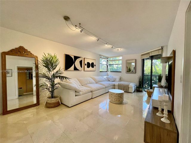 $690,000 | 55 Ocean Ln Drive, Unit 2030 | Key Biscayne