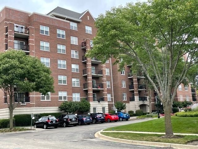 $2,400 | 470 West Mahogany Court, Unit 306 | Palatine