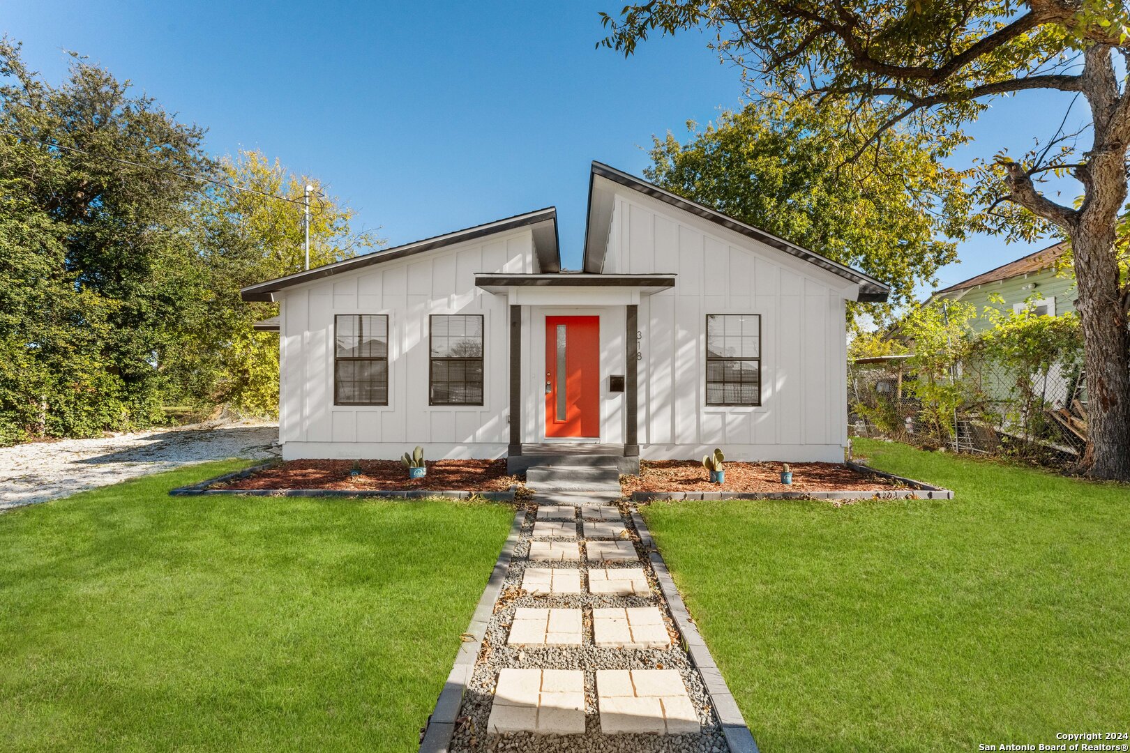 a front view of house with yard