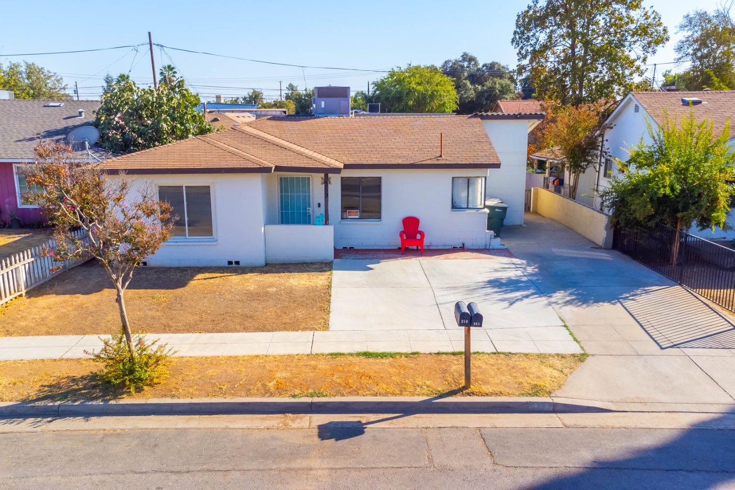 a view of a house with street