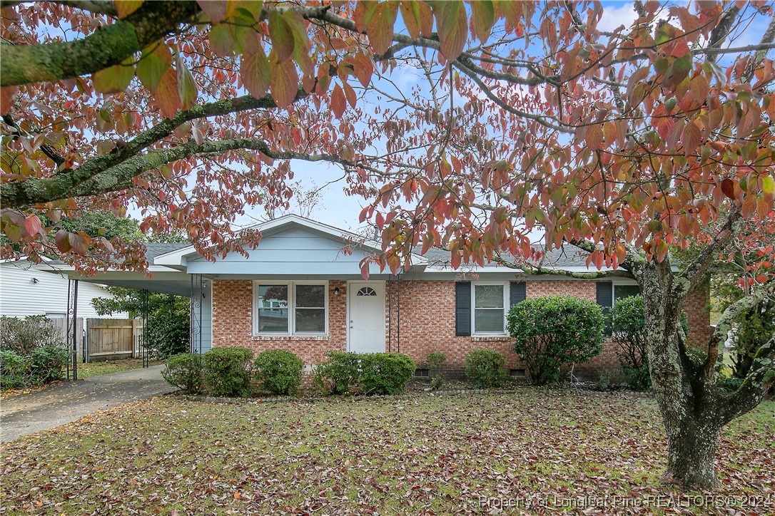 a front view of house with yard