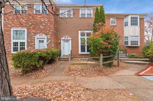 $465,000 | 9155 Laurelwood Court | Point of Woods at Manassas