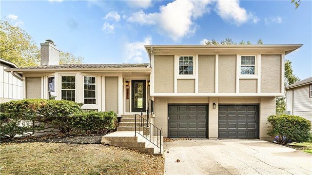 $370,000 | 15427 South Summertree Lane | Olathe