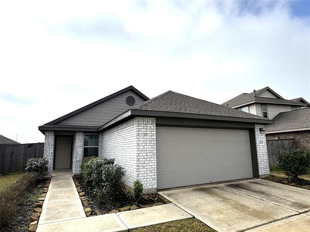 a front view of house with yard