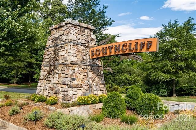 $299,000 | 557 Southcliff Parkway, Unit 716 | Southcliff