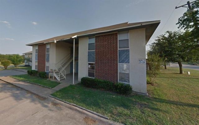 $1,350 | 350 North Erby Campbell Boulevard | Royse City