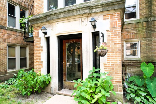 $255,000 | 1637 West Pratt Boulevard, Unit 2W | East Rogers Park