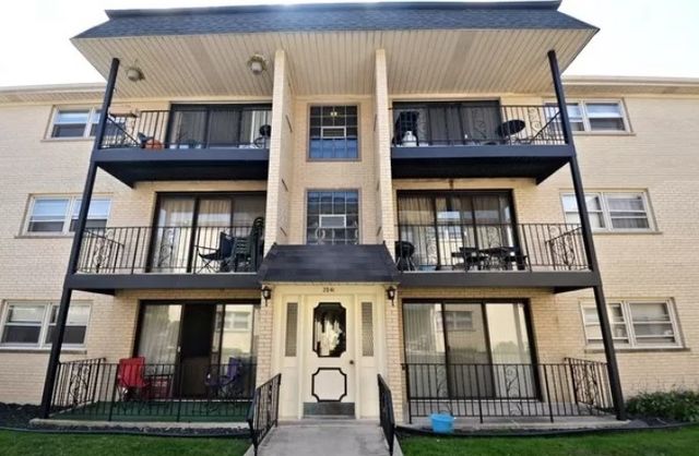 $179,900 | 2041 North Harlem Avenue, Unit 2W | Galewood