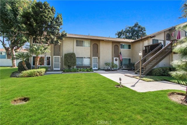 $3,295 | 19756 Bromley Lane, Unit 11 | South Huntington Beach