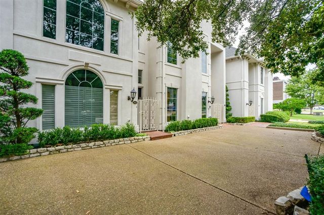 $1,095,000 | 7427 Inwood Road | Lovers Lane Heights