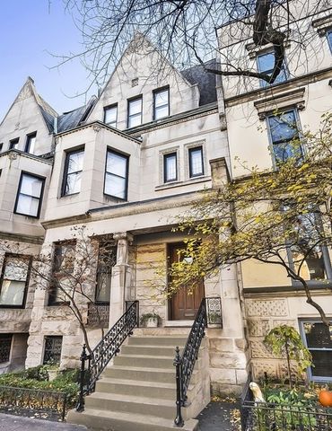 $1,850,000 | 549 West Fullerton Parkway | Lincoln Park