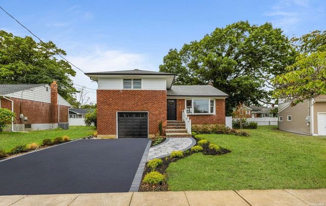 $849,000 | 307 Harmony Drive | East Massapequa