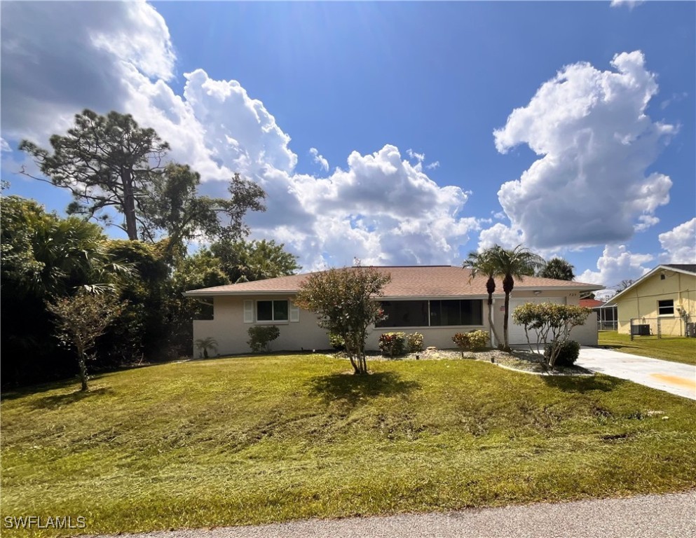 a view of a house with a yard