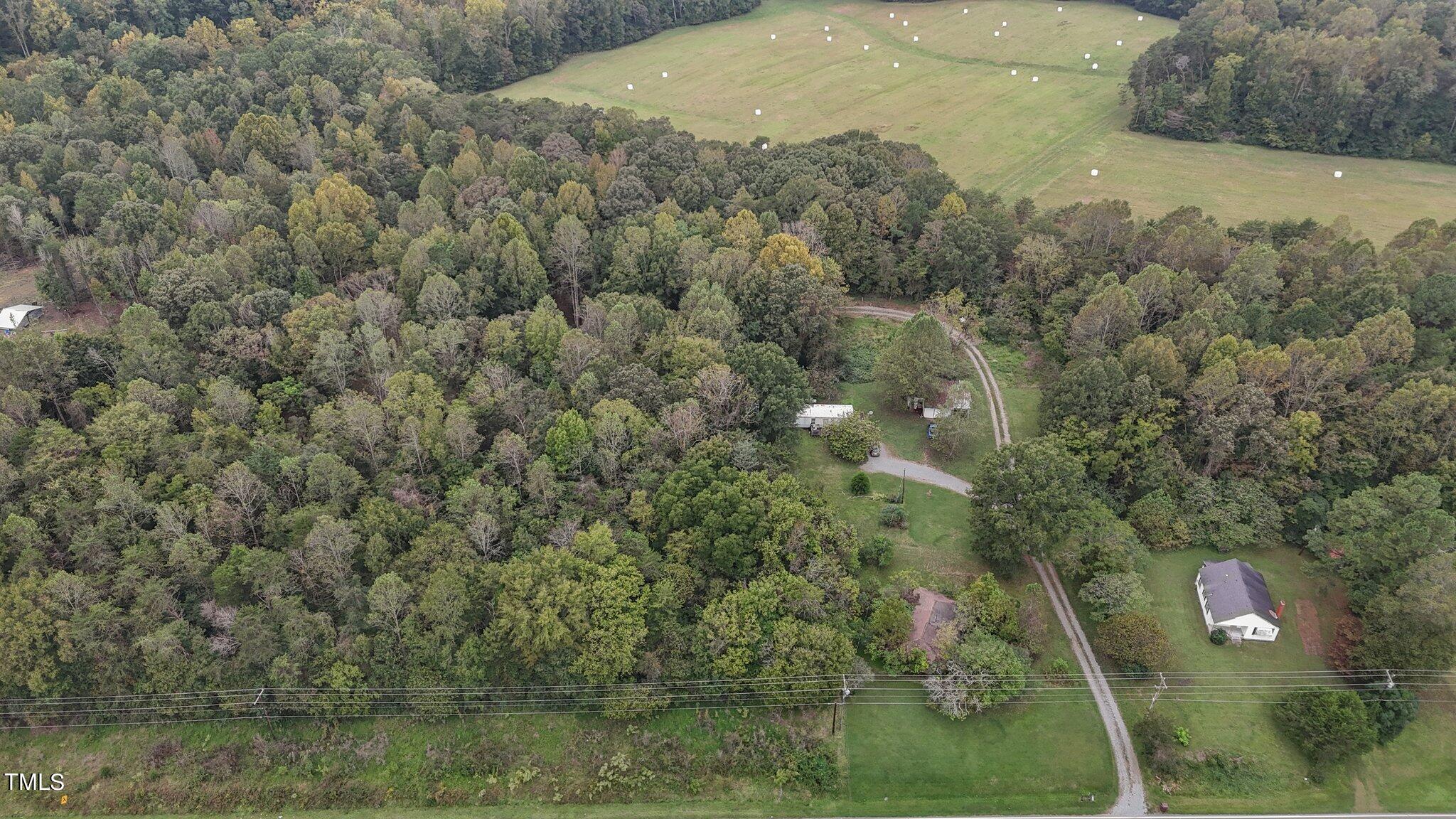 a view of a yard