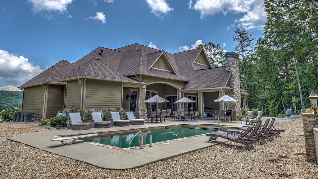 a view of house with outdoor seating space