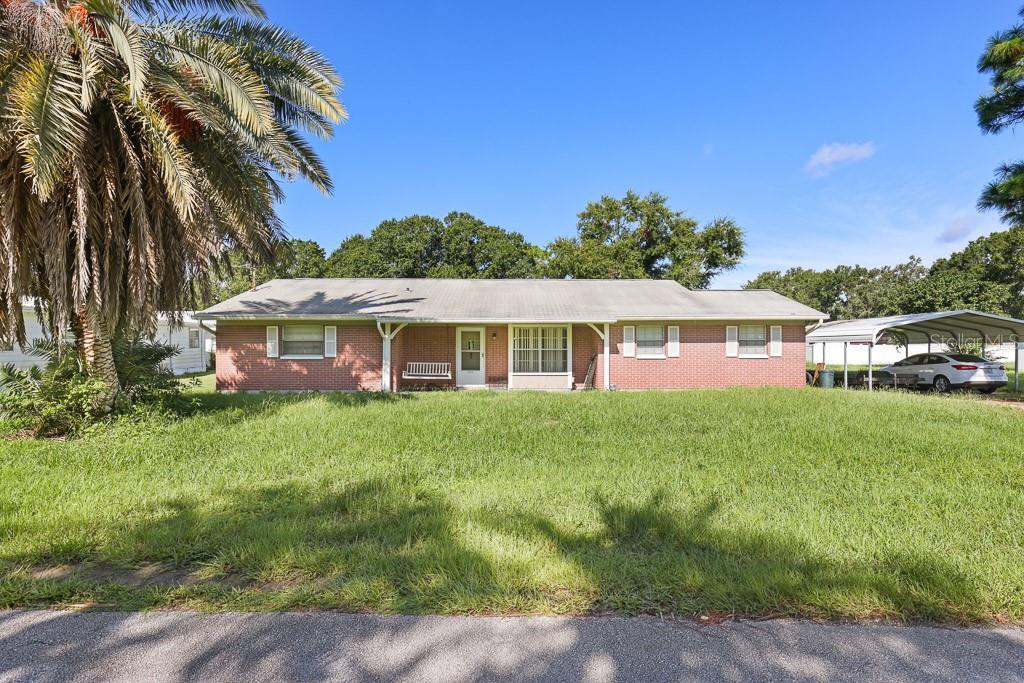 a view of a house with a yard